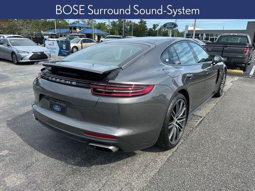 2018 Porsche Panamera 4