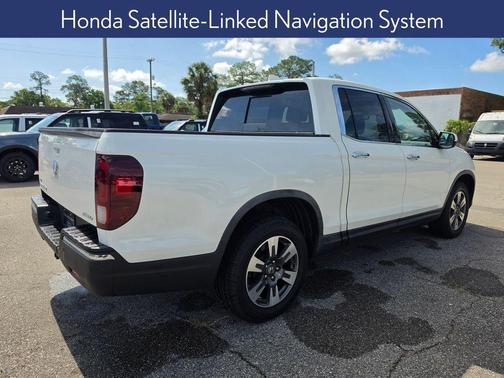 White Diamond Pearl 2017 Honda Ridgeline RTL-E