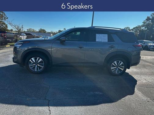 2025 Nissan Pathfinder SL