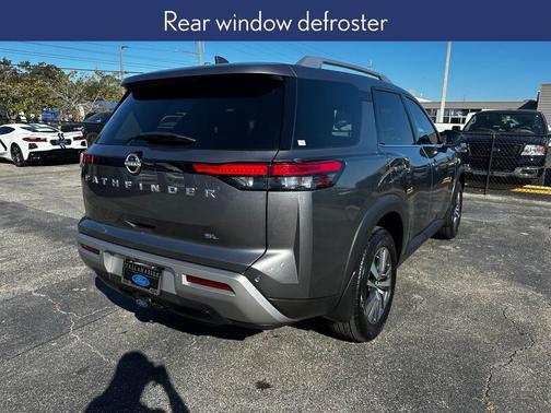 2025 Nissan Pathfinder SL