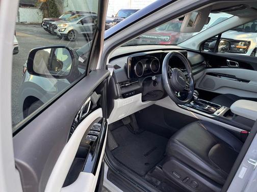 2022 Kia Carnival SX