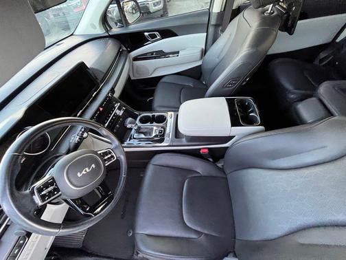 2022 Kia Carnival SX