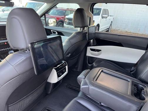 2022 Kia Carnival SX