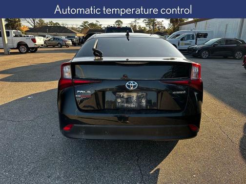 2022 Toyota Prius LE