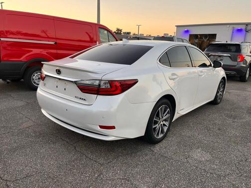 2016 Lexus ES 300h Base