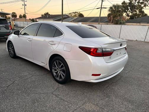 2016 Lexus ES 300h Base
