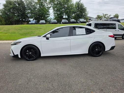 Ice 2025 Toyota Camry SE