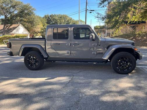 2022 Jeep Gladiator Overland