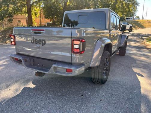 2022 Jeep Gladiator Overland