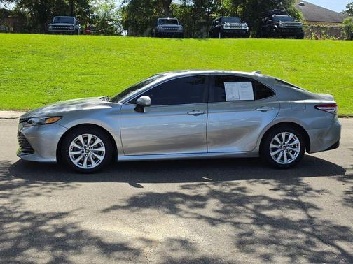 Celestial Silver Metallic 2019 Toyota Camry LE