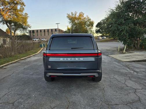 2023 Rivian R1S Adventure Quad Motor Large Pack