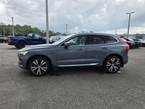Gray Metallic 2022 Volvo XC60 B5 Inscription