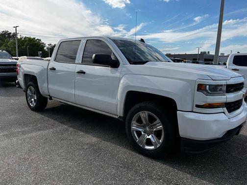 Summit White 2018 Chevrolet Silverado 1500 Custom