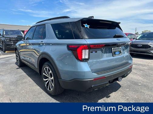 2025 Ford Explorer ST-Line