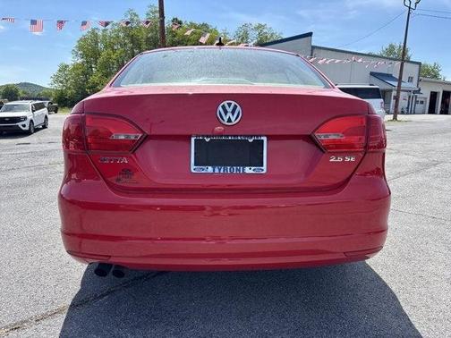 Red 2012 Volkswagen Jetta SE