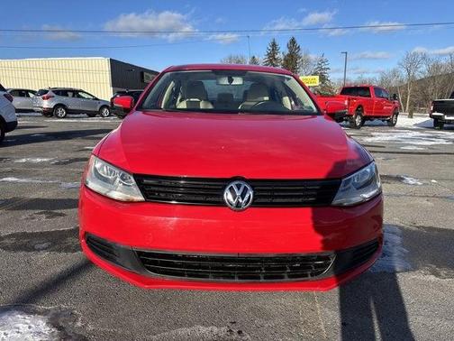 Red 2012 Volkswagen Jetta SE