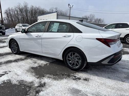White 2024 Hyundai ELANTRA SEL