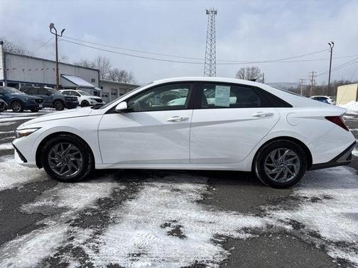 White 2024 Hyundai ELANTRA SEL