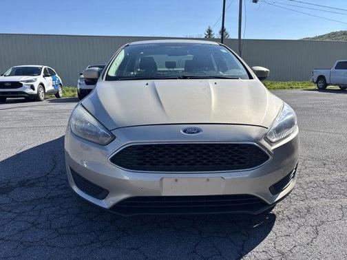 Gold 2018 Ford Focus SE