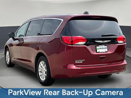 Velvet Red Pearlcoat 2023 Chrysler Voyager LX