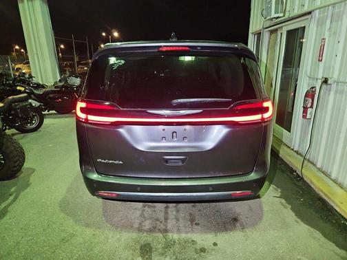 Granite Crystal Metallic Clearcoat 2023 Chrysler Pacifica Touring L