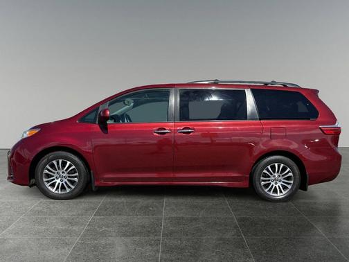 2019 Toyota Sienna SE