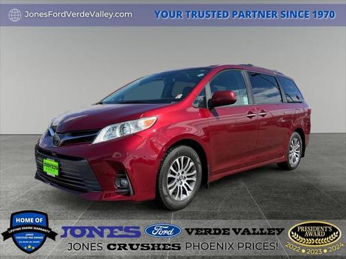 2019 Toyota Sienna SE