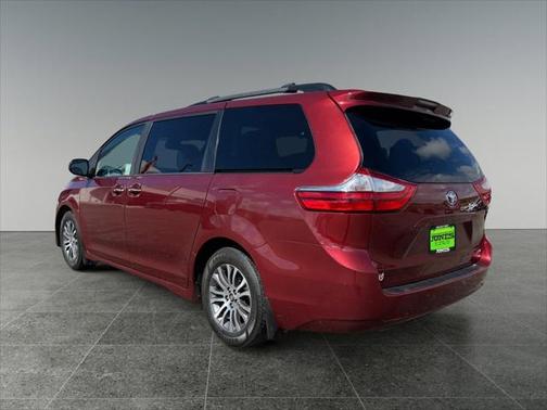 2019 Toyota Sienna SE