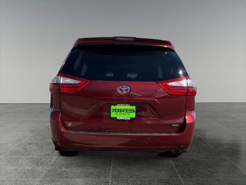 2019 Toyota Sienna SE