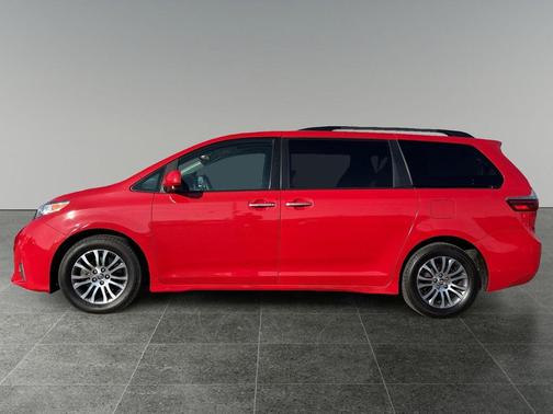 2020 Toyota Sienna XLE