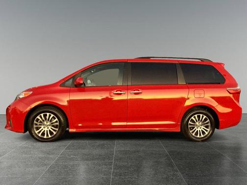 2020 Toyota Sienna XLE