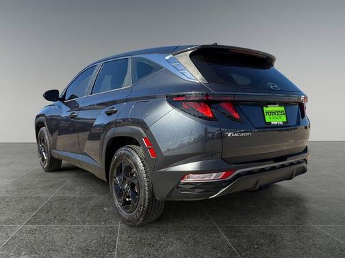 2022 Hyundai TUCSON SE