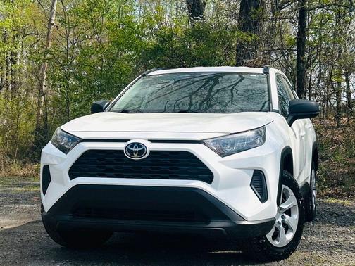 2020 Toyota RAV4 LE