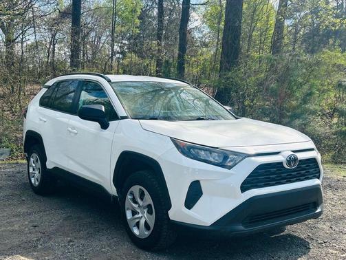 2020 Toyota RAV4 LE