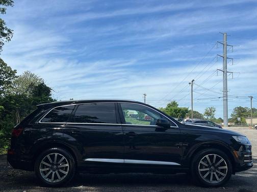 Night Black 2017 Audi Q7 3.0T Prestige