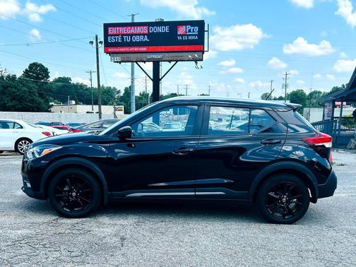 2020 Nissan Kicks SR