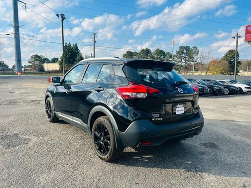 2020 Nissan Kicks SR