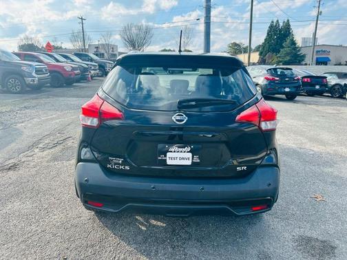 2020 Nissan Kicks SR