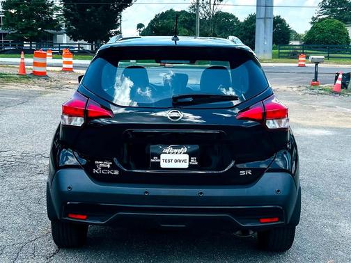 2020 Nissan Kicks SR