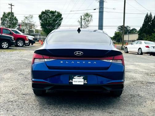 2023 Hyundai ELANTRA SEL