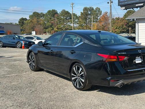 2021 Nissan Altima SR FWD