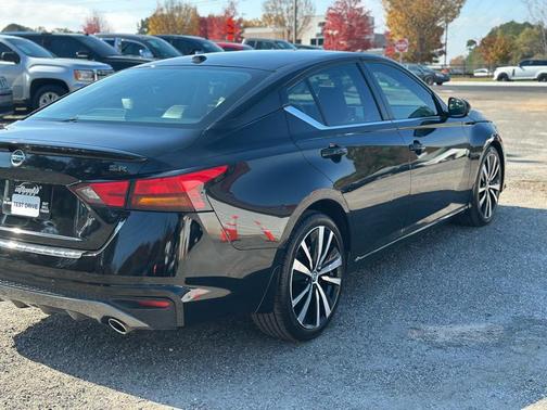 2021 Nissan Altima SR FWD