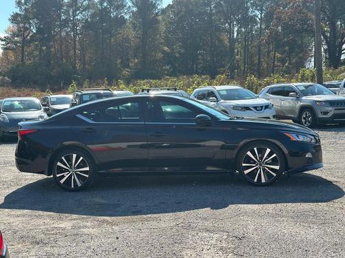 2021 Nissan Altima SR FWD