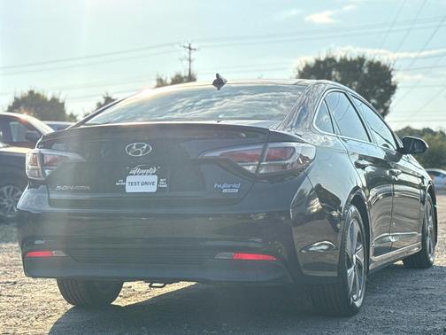 2016 Hyundai SONATA Hybrid Limited