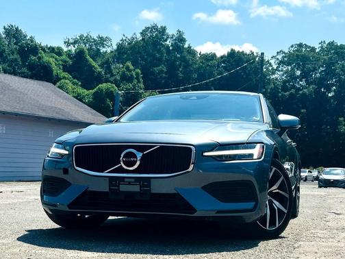 2020 Volvo S60 T6 Momentum