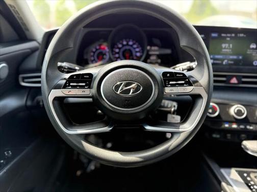 2021 Hyundai ELANTRA SE