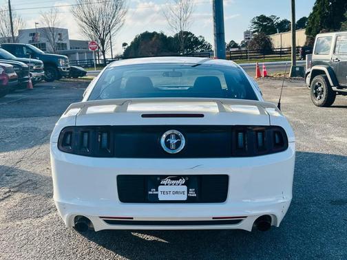 2013 Ford Mustang V6