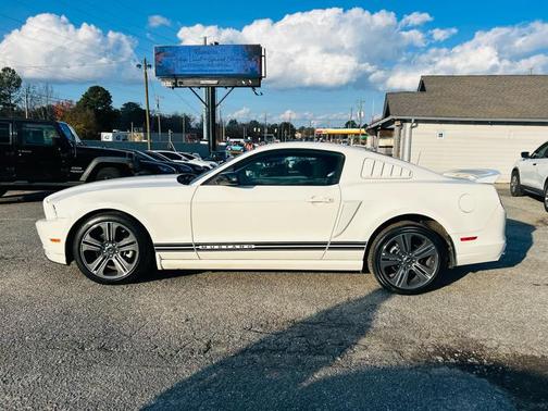 2013 Ford Mustang V6
