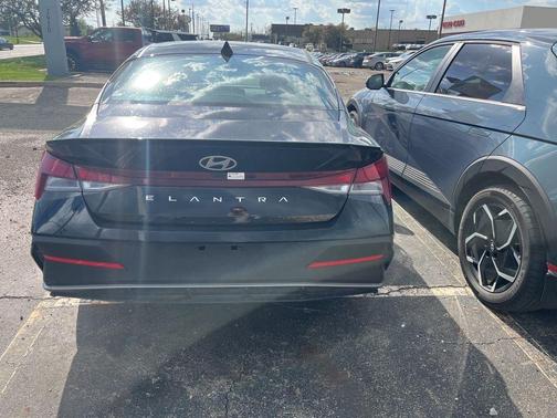 Black 2025 Hyundai ELANTRA SEL Sport