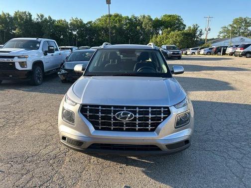 Shimmering Silver 2023 Hyundai VENUE SEL